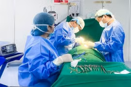 Cô gái bay từ Mỹ về Việt Nam mổ ung thư tuyến giáp tái phát sau 8 tháng