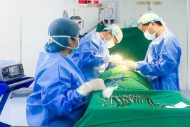 Cô gái bay từ Mỹ về Việt Nam mổ ung thư tuyến giáp tái phát sau 8 tháng