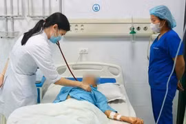 Cụ bà 76 tuổi sốc phản vệ sau khi tiêm thuốc 'bổ não' tại nhà