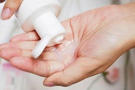 Đình chỉ lưu hành, thu hồi trên toàn quốc lô Dung dịch vệ sinh Luxury Care