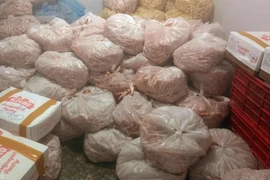 Phát hiện gần 1 tấn chân gà, thịt trâu bẩn ở Hà Nội