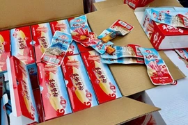 Phát hiện 14.000 gói Thanh Cua tẩm vị ăn liền nhập lậu 