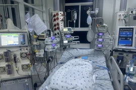 Lọc máu liên tục cứu sống bệnh nhi mắc tay chân miệng biến chứng nặng