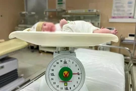 Sản phụ 34 tuổi ở Phú Thọ sinh bé gái nặng 5 kg