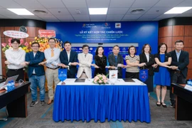 Từ phòng nghiên cứu đến lòng tin: Long Châu bắt tay Viện Công Nghệ Tiên Tiến xây “hàng rào khoa học” chăm sóc sức khỏe người Việt