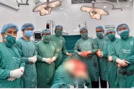 Phẫu thuật thành công ung thư xương chậu hiếm gặp tại TP HCM