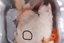 Dị vật giống dòi trong bữa ăn tại Công ty Unico Global YB ở Lào Cai