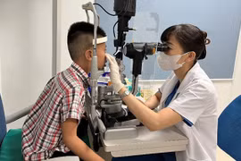 Hà Nội có hơn 50% trẻ em mắc tật khúc xạ, cách phòng ngừa