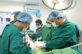 Nam thanh niên ở Quảng Ninh hồi sinh nhờ thận hiến từ mẹ ruột