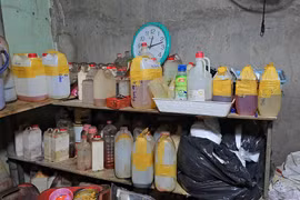 Cận cảnh nơi pha chế gần 70.000 chai dầu gió Con Ó giả 