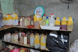 Cận cảnh nơi pha chế gần 70.000 chai dầu gió Con Ó giả 