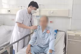 Uống rượu mỗi ngày, người đàn ông phải thay huyết tương, lọc máu