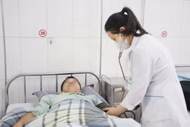 Phẫu thuật nội soi thành công khối u trung thất sát cột sống