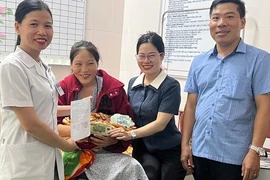 Sản phụ sinh con ngay tại trạm y tế khi đi nhận quà Quốc khánh