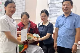 Sản phụ sinh con ngay tại trạm y tế khi đi nhận quà Quốc khánh