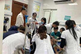 Cứu sống người đàn ông 63 tuổi bất ngờ đổ gục, hôn mê khi đang khám bệnh