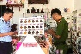 Thu giữ 2.000 sản phẩm mỹ phẩm không rõ nguồn gốc bán online