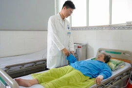 Cứu sống kịp thời cụ bà 72 tuổi thủng đại tràng sigma nguy kịch tại bệnh viện