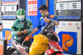 Giá xăng dầu đồng loạt giảm mạnh kỳ từ 22 giờ ngày 11/3