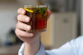 Uống thuốc nam mỗi ngày, người đàn ông hôn mê gan, nhiễm trùng huyết