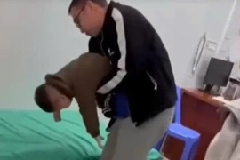 Cứu sống bé trai bị hóc dị vật nguy kịch nhờ thủ thuật Heimlich