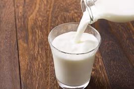 Uống sữa khi bụng đói có nhiều tác hại