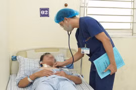 Người đàn ông ở Phú Thọ suýt mất mạng vì bị kiến cắn 