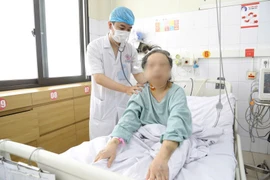 Cụ bà 78 tuổi bị đột quỵ ngay trên giường bệnh được cứu sống