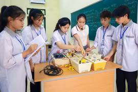 Lần đầu tiên giáo viên GDTX có mã số, chức danh nghề nghiệp riêng