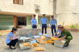 Lạng Sơn tạm giữ 420 kg nhân bánh trung thu nhập lậu