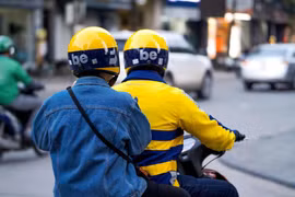 Hãng xe công nghệ hỗ trợ gì cho tài xế "vượt bão" giá xăng dầu