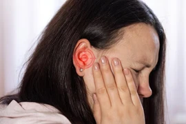 Trẻ dễ bị tổn thương tai do viêm, vệ sinh sai cách