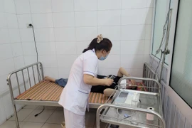 Hơn chục công nhân nhập viện, nghi ngộ độc thực phẩm tại Huế