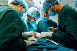 Bé gái 5 tháng tuổi bị biến dạng hộp sọ bẩm sinh 