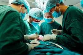 Bé gái 5 tháng tuổi bị biến dạng hộp sọ bẩm sinh 