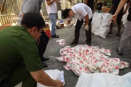 Phát hiện đường dây sản xuất, buôn bán hàng giả là nước mắm, bột nêm 