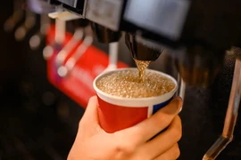 Thường xuyên uống đồ uống có đường có thể làm suy giảm sức khỏe não bộ. Ảnh: Shutterstock.