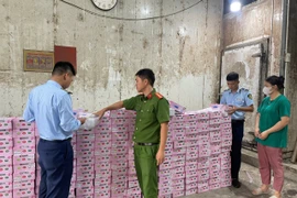 Hà Nội tạm giữ hơn 250 kg trái cây nhập lậu