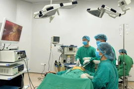 Người phụ nữ 66 tuổi ở Nghệ An bị thủng đại tràng vì ngậm tăm khi ngủ