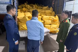 Cao Bằng phát hiện, tạm giữ gần 12 tấn chân gà đông lạnh không xuất xứ