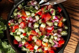 5 công thức salad đơn giản giúp giảm cân sau Tết