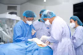 Bộ Y tế đề xuất tăng phụ cấp đặc thù cho nhân viên y tế