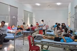 Vụ 83 người nghi ngộ độc thực phẩm sau ăn bánh mì, chuyên gia cảnh báo!