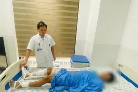 Cứu cẳng chân gần đứt lìa cho nam sinh 15 tuổi ở Hà Nội