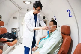 Điều trị oxy cao áp giúp người đàn ông bị tai biến lặn thoát nguy cơ di chứng