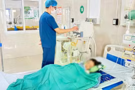 Bé gái ở Ninh Bình bị rắn độc chui từ điều hòa ra cắn