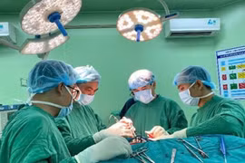 Phẫu thuật vá sọ bằng Titanium 3D cho nam bệnh nhân bị khuyết sọ lớn