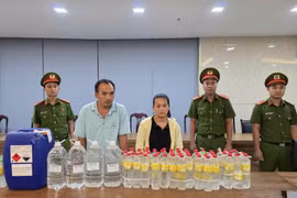 Triệt phá cơ sở sản xuất giấm ăn bẩn với công thức kinh hoàng