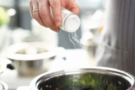 Tiêu thụ quá nhiều muối có thể gây bệnh lý nguy hiểm