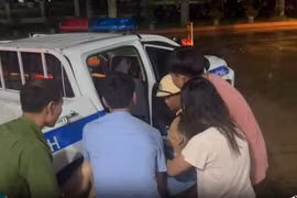 Cảnh sát giao thông Thanh Hoá dùng xe chuyên dụng đưa người dân đi cấp cứu 